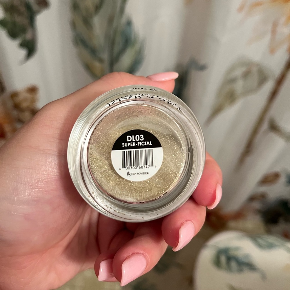 Kiara dip powder